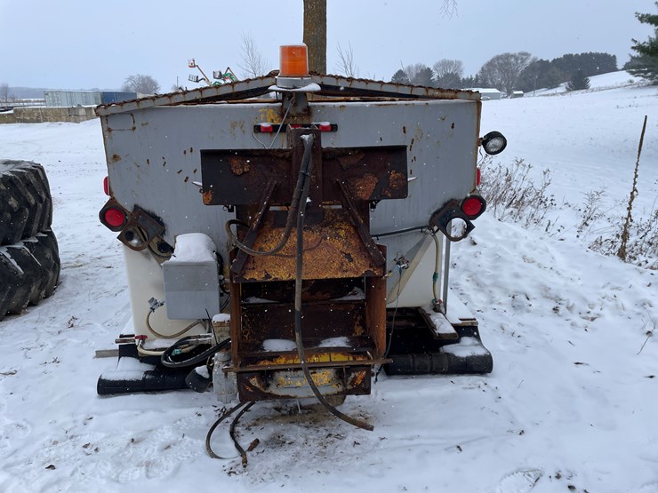 #3773-•-truck-mounted-salter/sander-with-brine-tanks-image-2