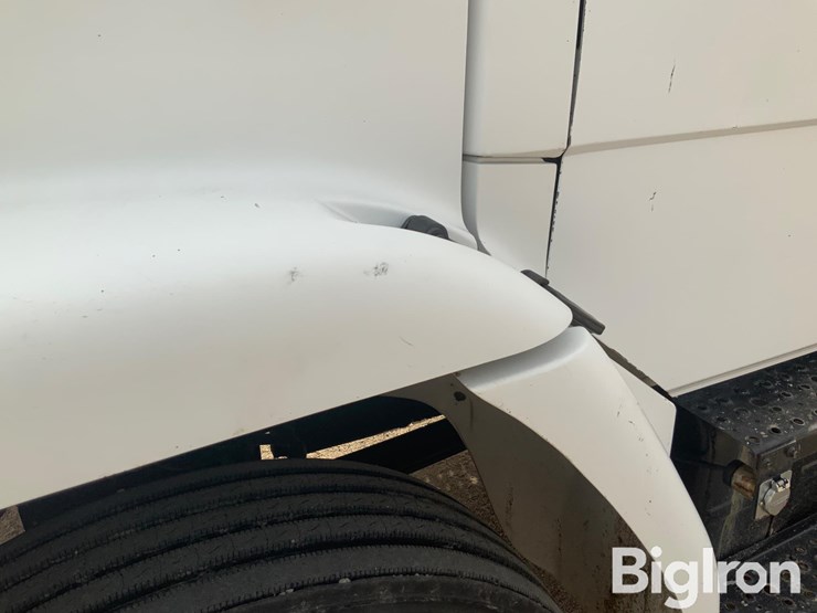 1998-freightliner-fl70-image-9