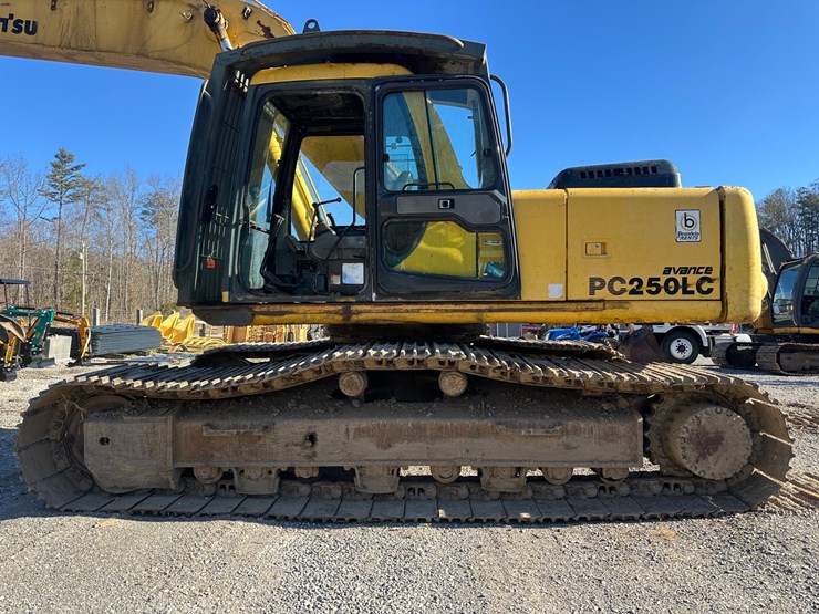 komatsu-pc250-lc-image-2