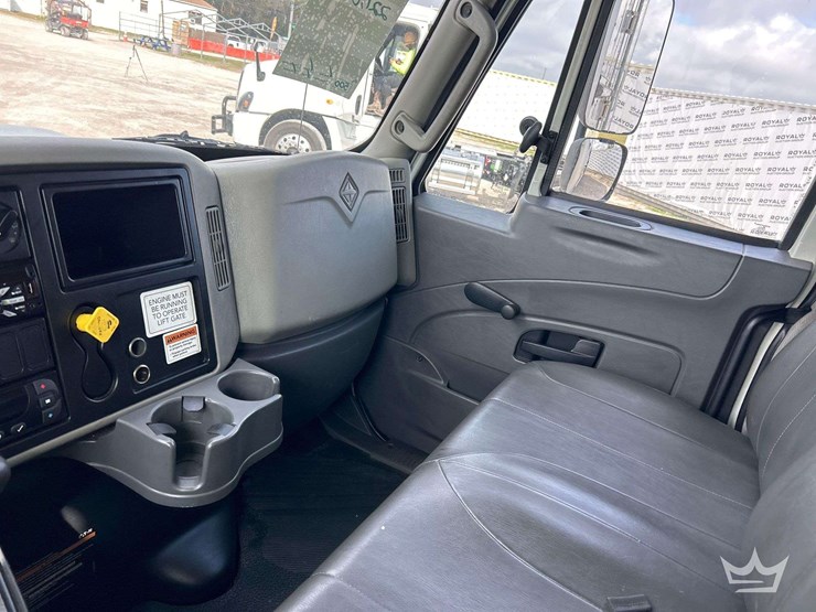 2019-international-durastar-4300-image-19