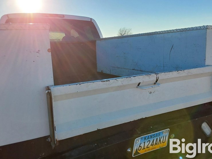 2002-chevrolet-silverado-2500-image-18