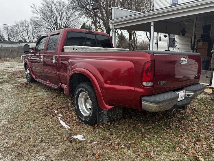 ford-f350-xlt-image-3