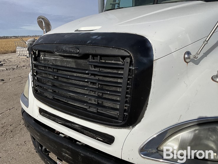 2005-freightliner-columbia-120-image-9