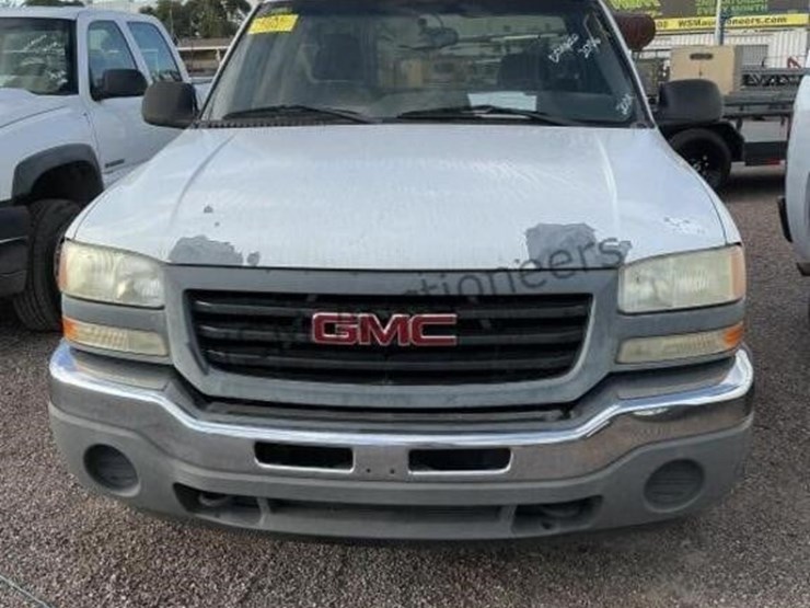 2006-gmc-sierra-1500-image-2