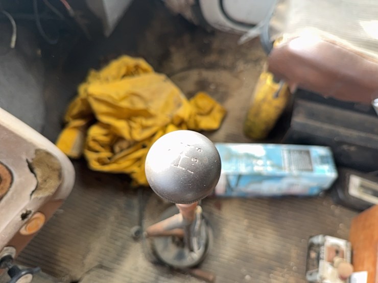 1982-ford-8000-image-44