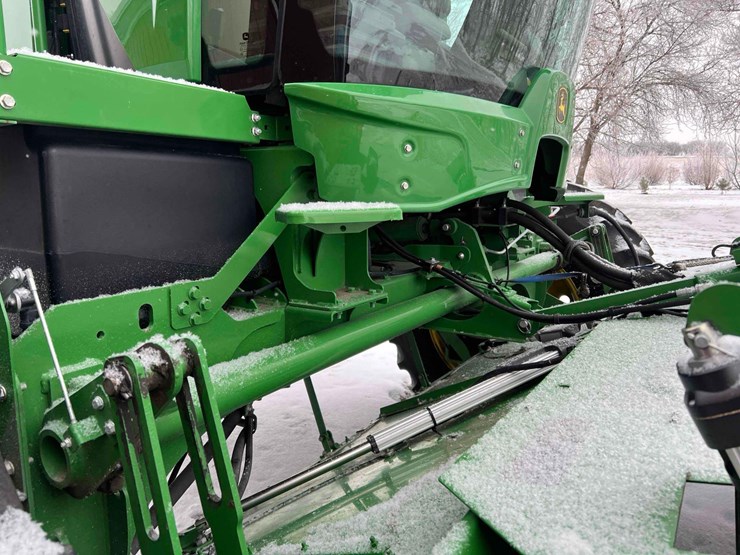 2024-john-deere-w235r-image-30