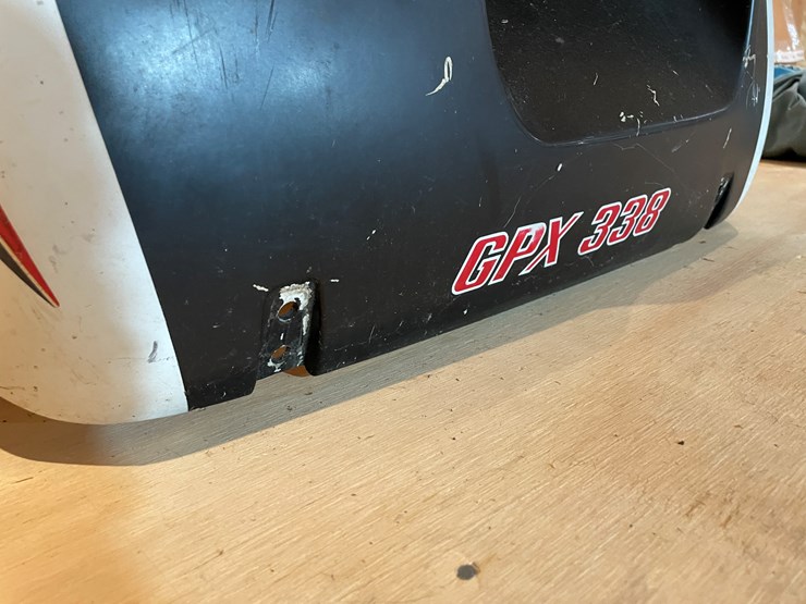 #3846-•-1974/75-yamaha-gpx-snowmobile-hood-image-5