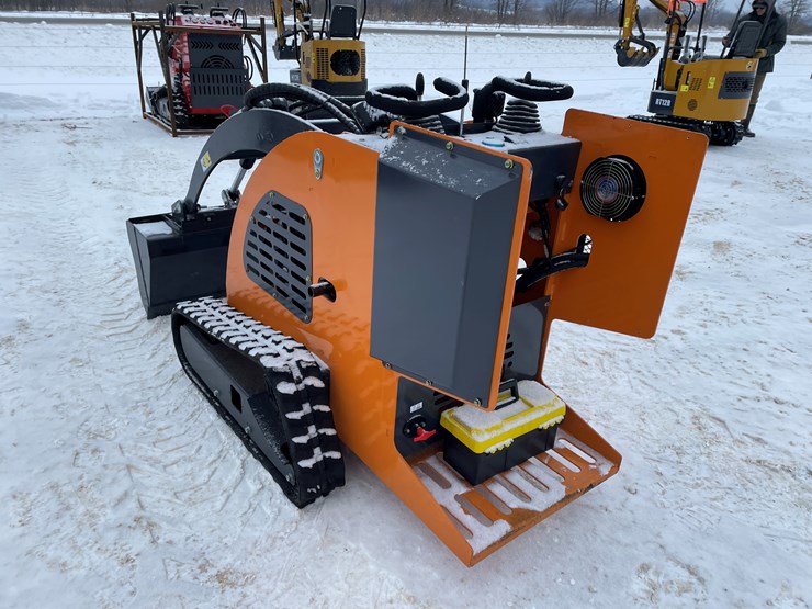 #310-•-new-land-hero-mini-skid-steer-loader-image-7