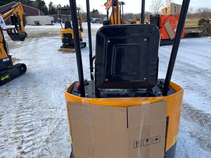 #204-•-miva-va13-mini-excavator-image-20