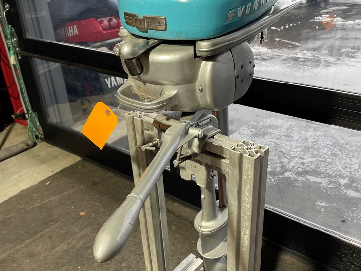 #3821-•-evinrude-zephyr-vintage-outboard-boat-motor-image-1