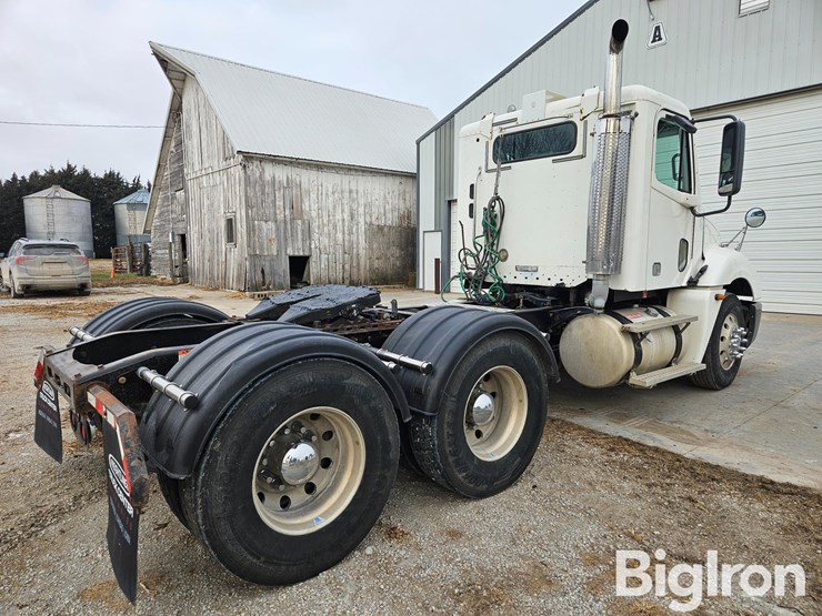 2005-freightliner-columbia-120-image-5