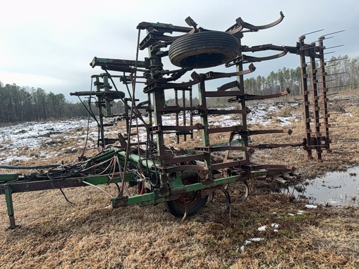 john-deere-pull-type-3-section-field-cultivator,-24';-located-at-7241-roxbury-rd,-charles-city,-va,-please-call-804.837.9940-or-804.651.4404-with-questions-image-11