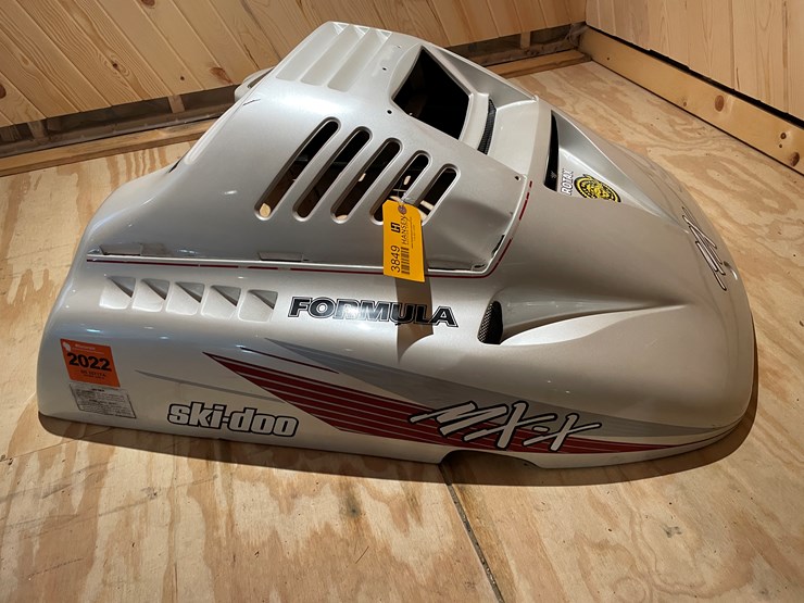 #3849-•-1992-ski-doo-formula-mx-x-snowmobile-hood-image-2