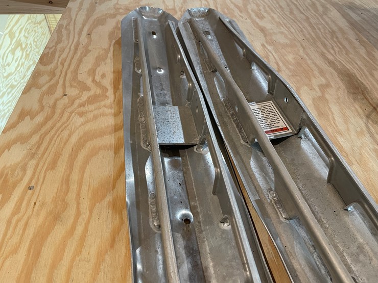 #3854-•-pair-of-lightweight-aluminum-ski's-image-2