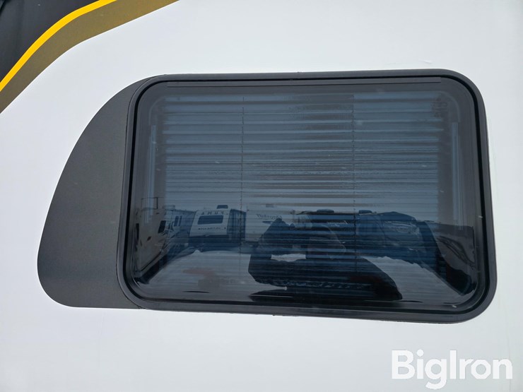 2022-ember-overland-171fb-travel-trailer-image-13