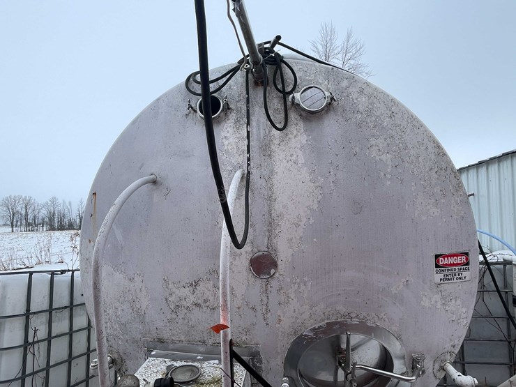 #3513-•-dairy-craft-4000-gallon-milk-stainless-steel-bulk-tank-image-11
