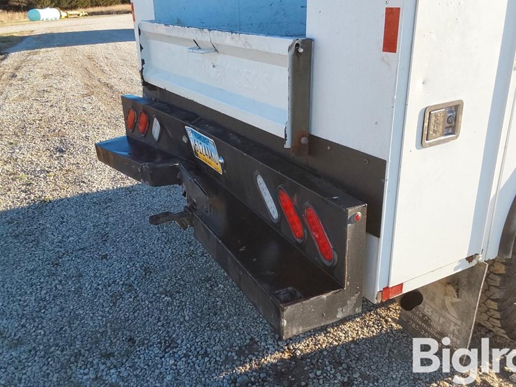 2002-chevrolet-silverado-2500-image-15