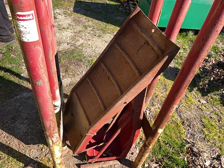 tire-rack-and-ramps;-located-at-7241-roxbury-rd,-charles-city,-va,-please-call-804.837.9940-or-804.651.4404-with-questions-image-4