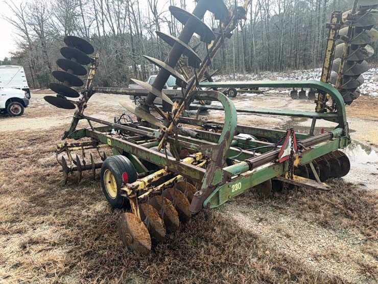 john-deere-230-image-31