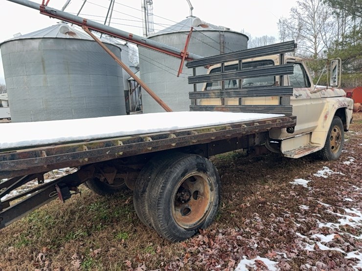 1977-ford-600-image-66