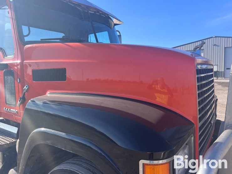 2016-mack-pinnacle-chu613-image-17