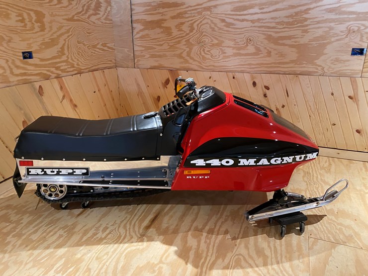 #3776-•-1976-rupp-magnum-440-snowmobile-image-7