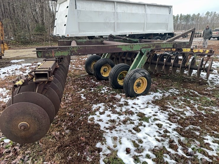 john-deere-340-image-42