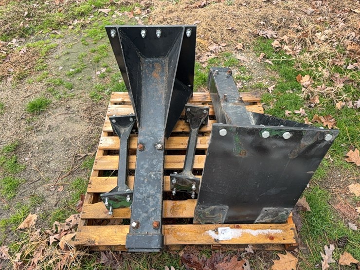 reddick-saddle-tanks-and-brackets,-last-on-4955;-located-at-7241-roxbury-rd,-charles-city,-va,-please-call-804.837.9940-or-804.651.4404-with-questions-image-2