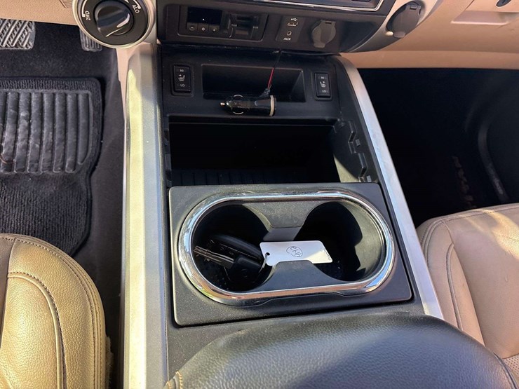 2016-nissan-titan-image-16