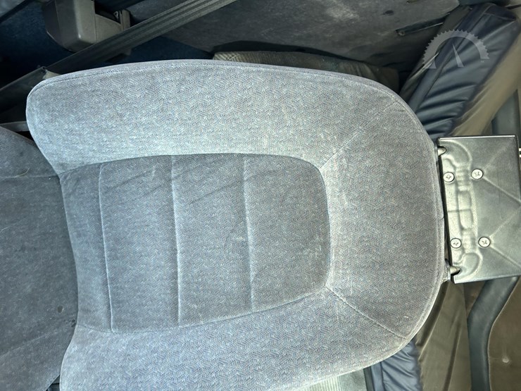 1999-volvo-vnl64t770-image-23