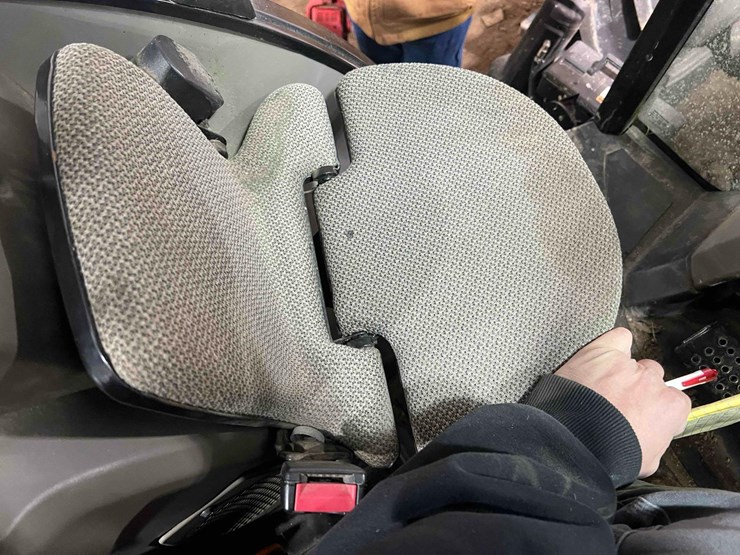 2014-case-farmall-115u-tractor-image-28