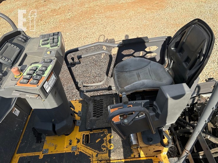 2018-volvo-p7110b-image-29