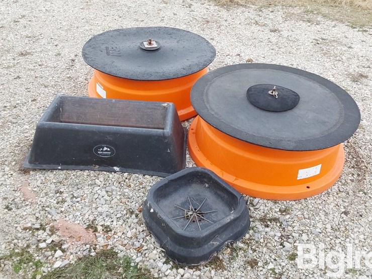 b-w-poly-mineral-feeders-image-7