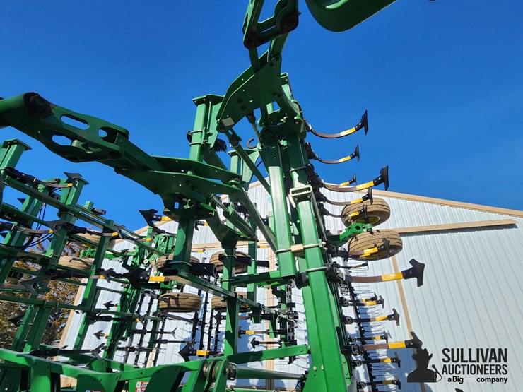 2010-john-deere-2210-image-12