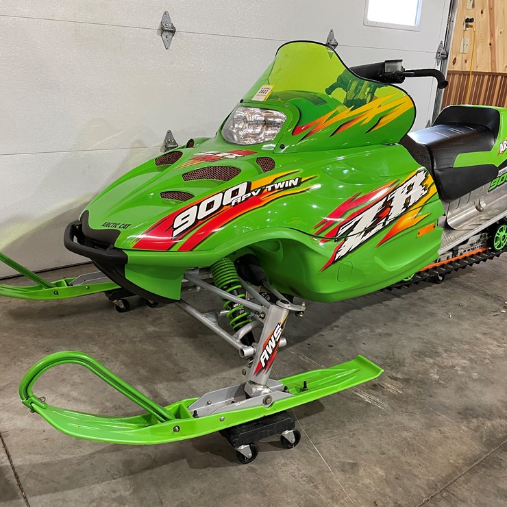 2002 CATERPILLAR 900