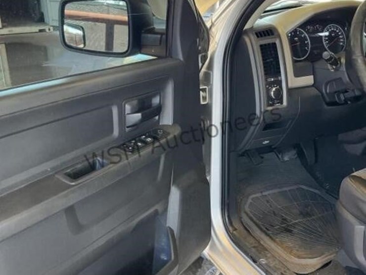 2011-dodge-1500-image-23