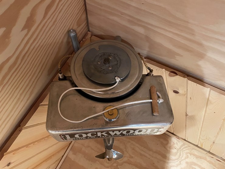 #3836-•-lockwood-vintage-outboard-boat-motor-image-3