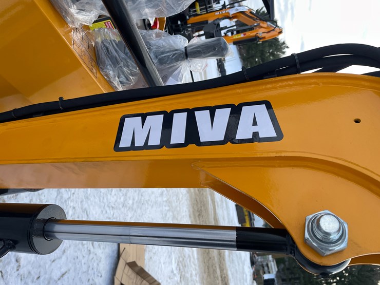 #203-•-miva-va13-mini-excavator-image-11