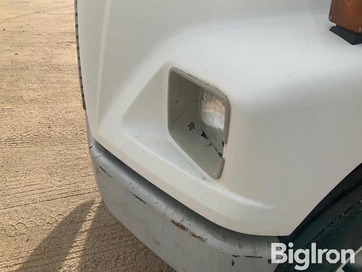 1998-freightliner-fl70-image-14