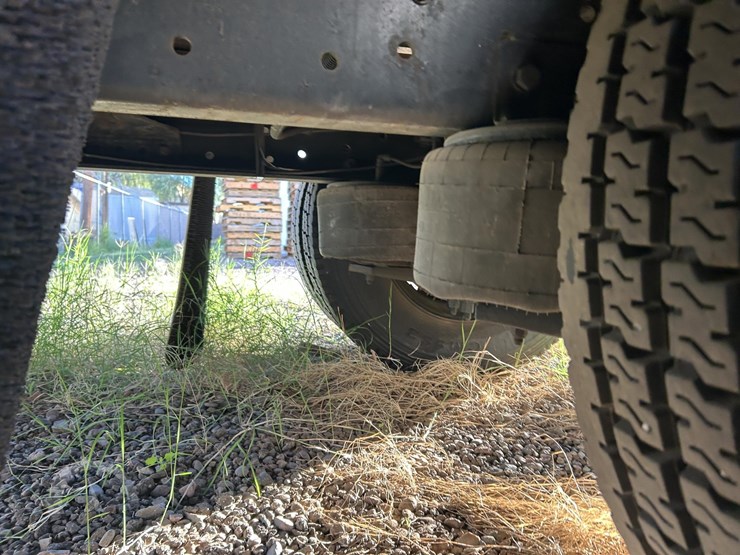 2007-freightliner-business-class-m2-106-image-22