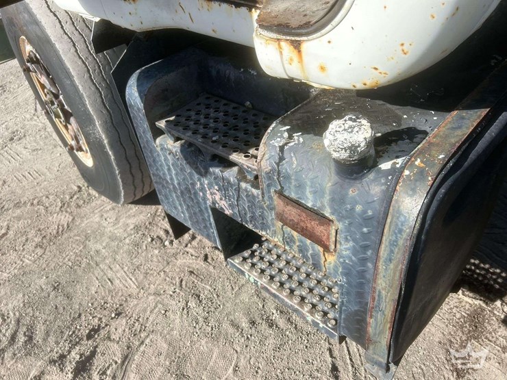 1981-mack-dm492s-image-8