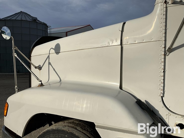 1999-freightliner-fld120-image-14