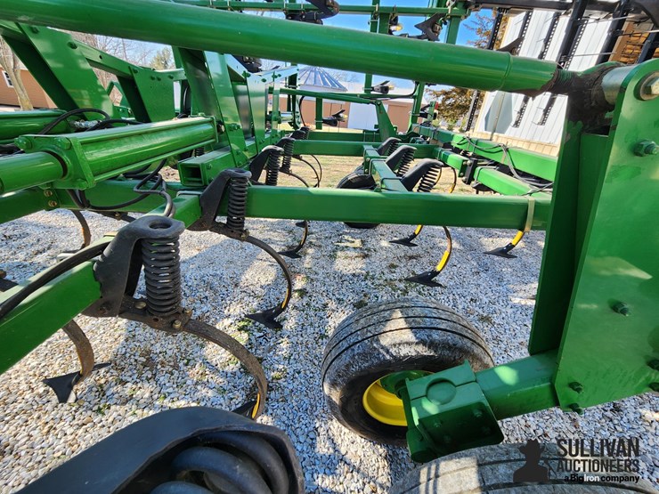 2010-john-deere-2210-image-17