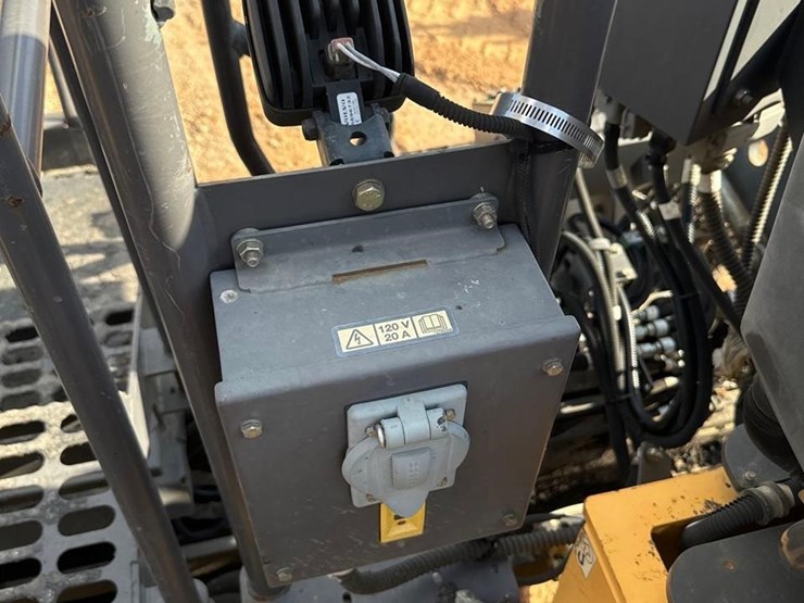 2018-volvo-p7110b-image-29