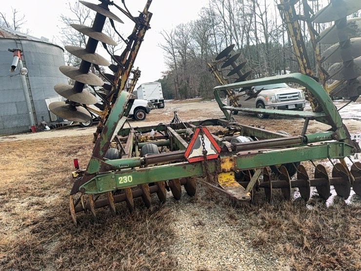 john-deere-230-image-36