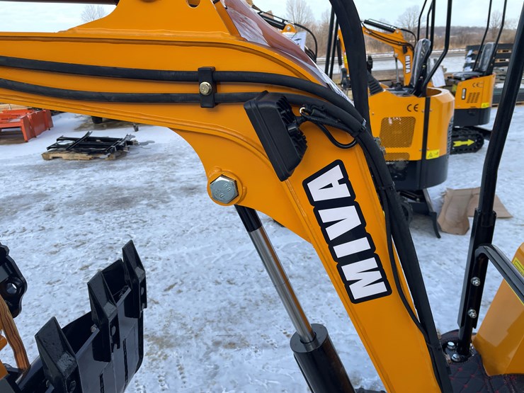 #200-•-miva-va15-mini-excavator-image-27