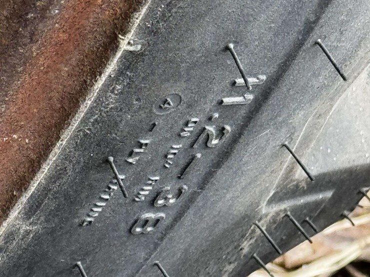 farmall-f-12-narrow-front-on-rubber-image-14