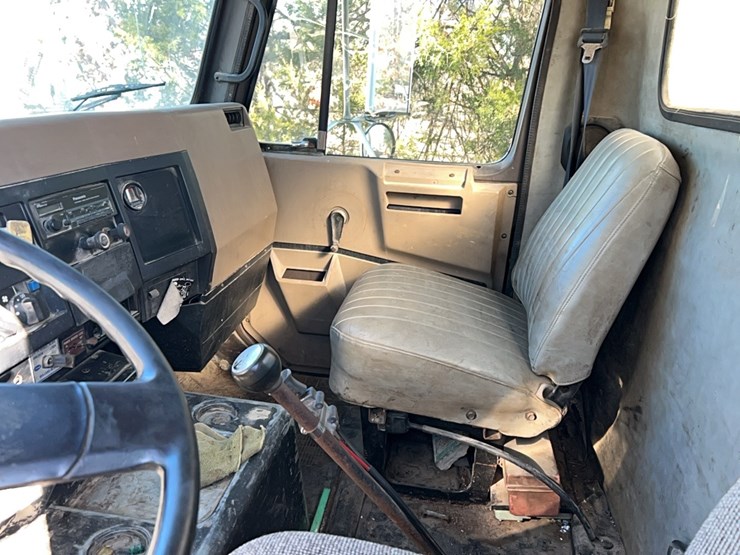 1989--intl-tractor-trailer,-477,369-miles,-diesel-l10-cummings-engine,-title-in-hand;-located-at-7241-roxbury-rd,-charles-city,-va,-please-call-804.837.9940-or-804.651.4404-with-questions-image-27