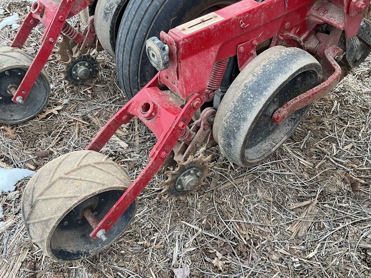 case-ih-cyclo-air-6-row-planter-image-15