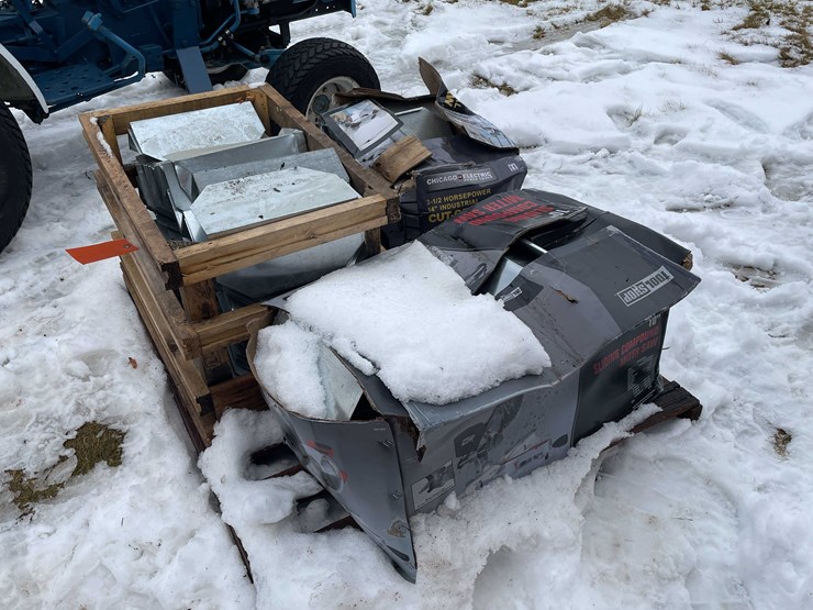 #3542-•-pallet-of-bucket-covers-image-10